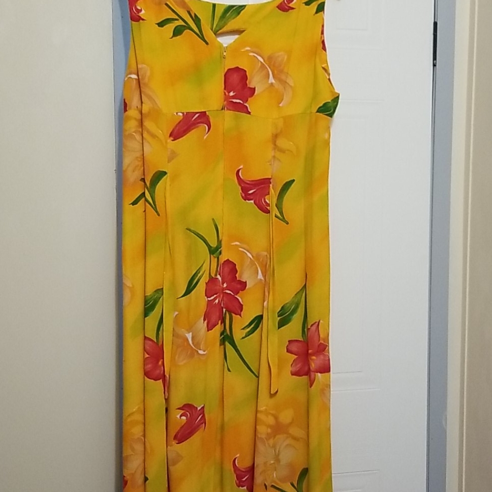 Dress - Picture 4 of 7